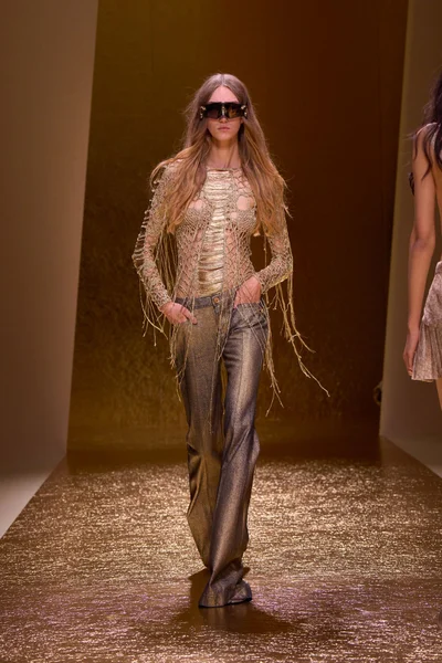 Look 24